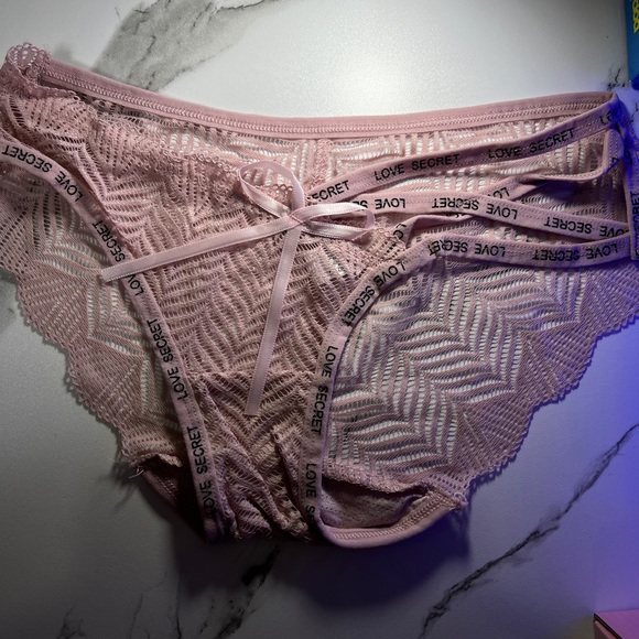 Meet your Posher, Candy - Picture 4 of 4